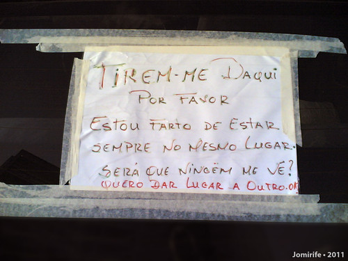 Carro abandonado num estacionamento pede ajuda (4)