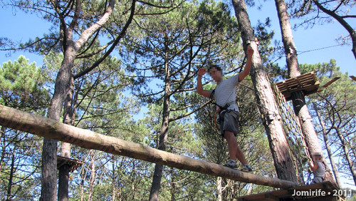 Parque Aventura: Equilíbrio no tronco