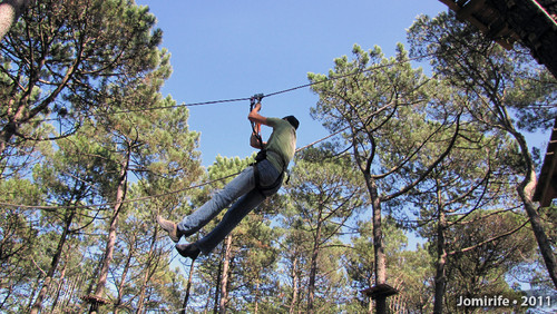 Parque Aventura: Slide entre árvores