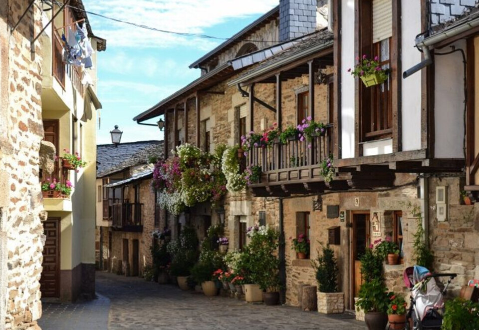 PUEBLA-DE-SANABRIA-CASAS.webp
