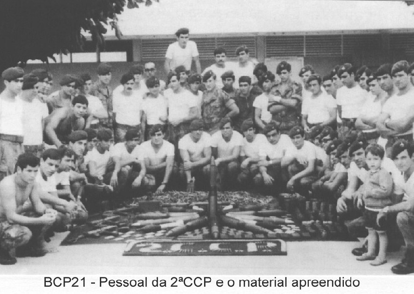 33 BCP21 - pesoal da 2ªCCP e material apreendido.