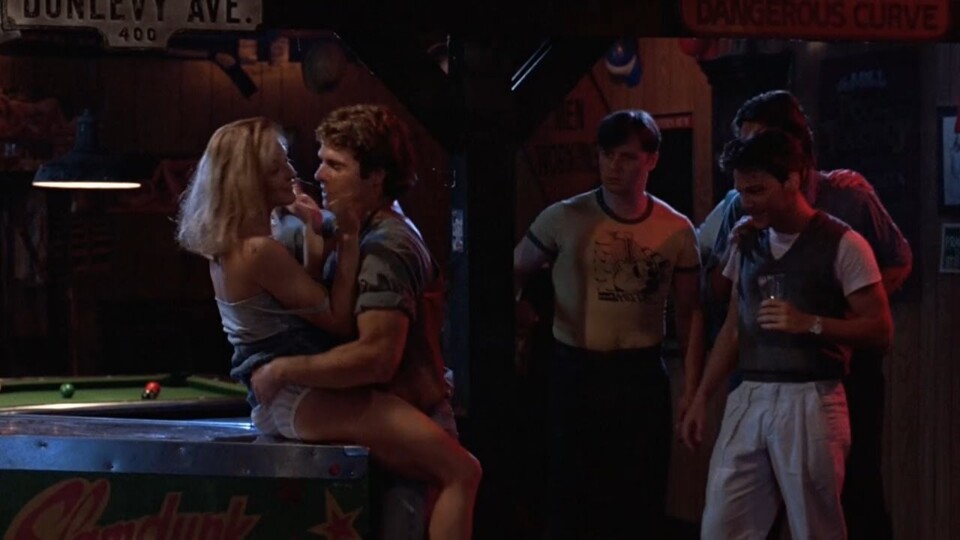 MV5BM2Q3Yjg0NTItMjRmYS00MWY5LTg0MzItYmEzNTNkZjU4OT