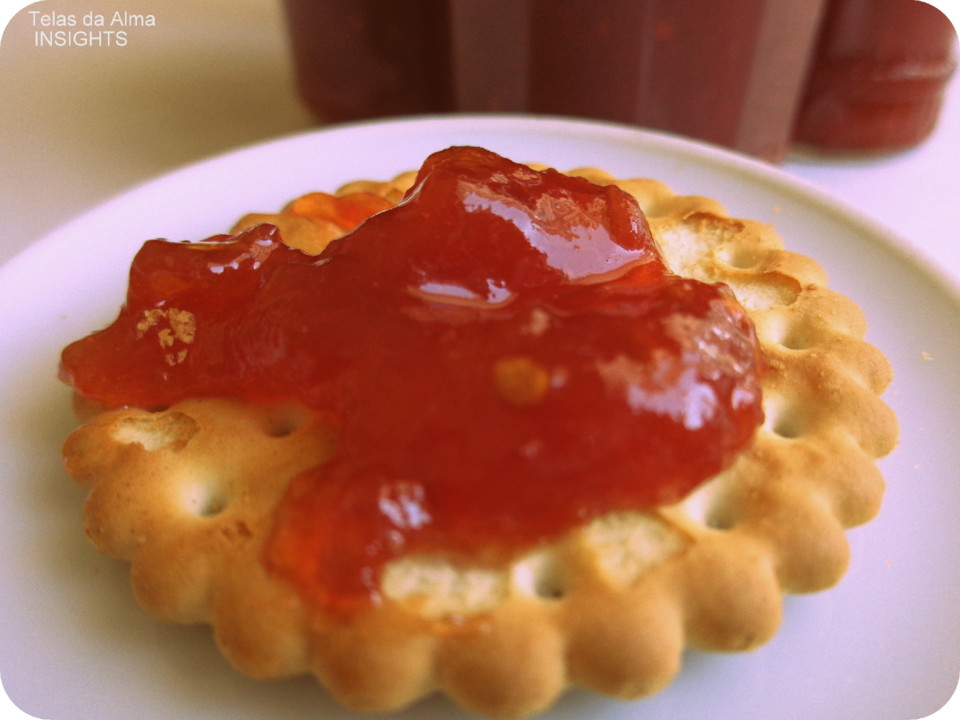 compota de tomate com maça bolacha.JPG