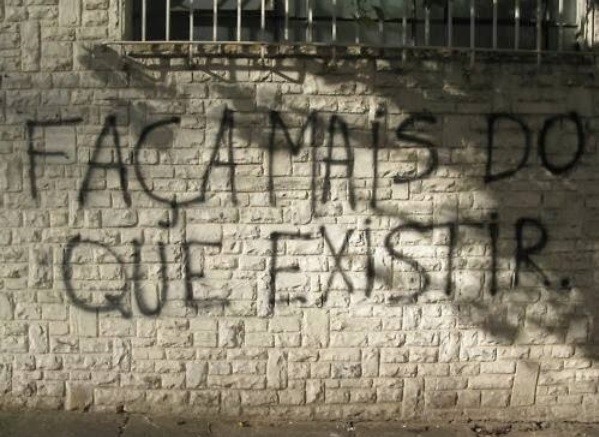 Grafiti-FaçaMaisDoQueExistir.jpg Grafiti-FaçaMaisDoQueExistir.jpg