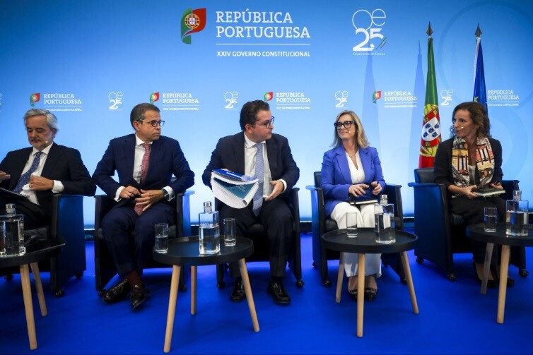 OE25-EquipaMinistroFinancas.jpg