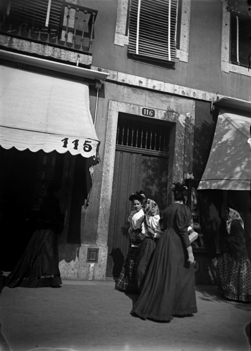 senhoras pesseando.jpg