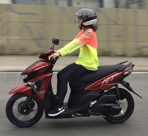 Jovem acaba preso ao ser flagrado transportando moto de trilha sem placa e  com número do chassi raspado