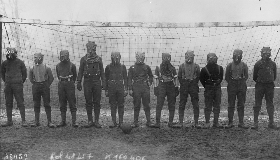 British_soccer_team_with_gas_masks,_1916.jpg British_soccer_team_with_gas_masks,_1916.jpg