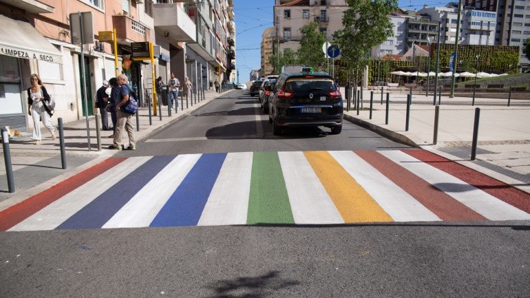 passadeira_gay.jpg passadeira_gay.jpg