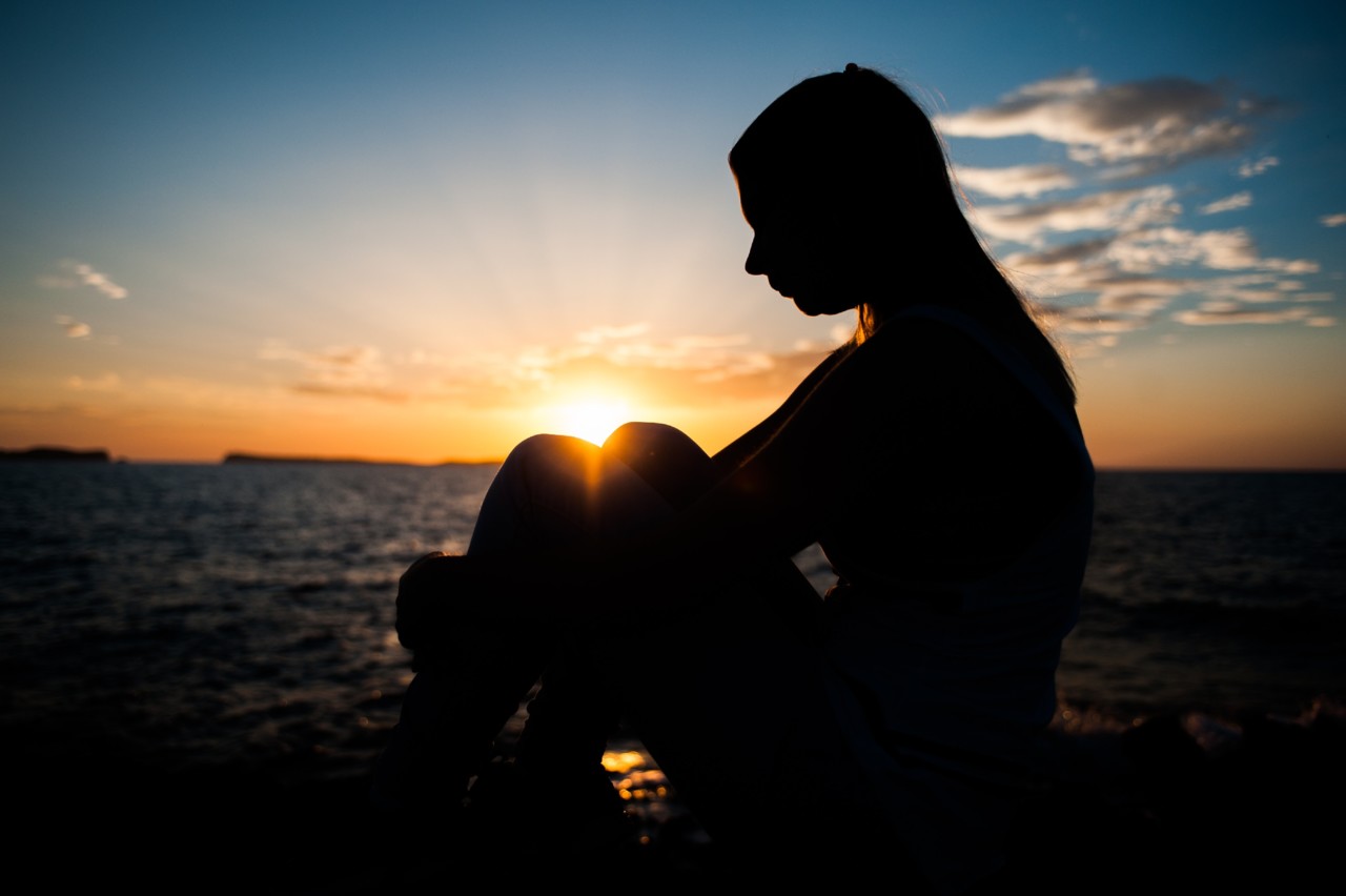 backlit-beach-beautiful-587836.jpg