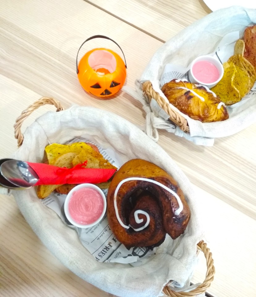 Danish Pastry Shop Brunch de Halloween