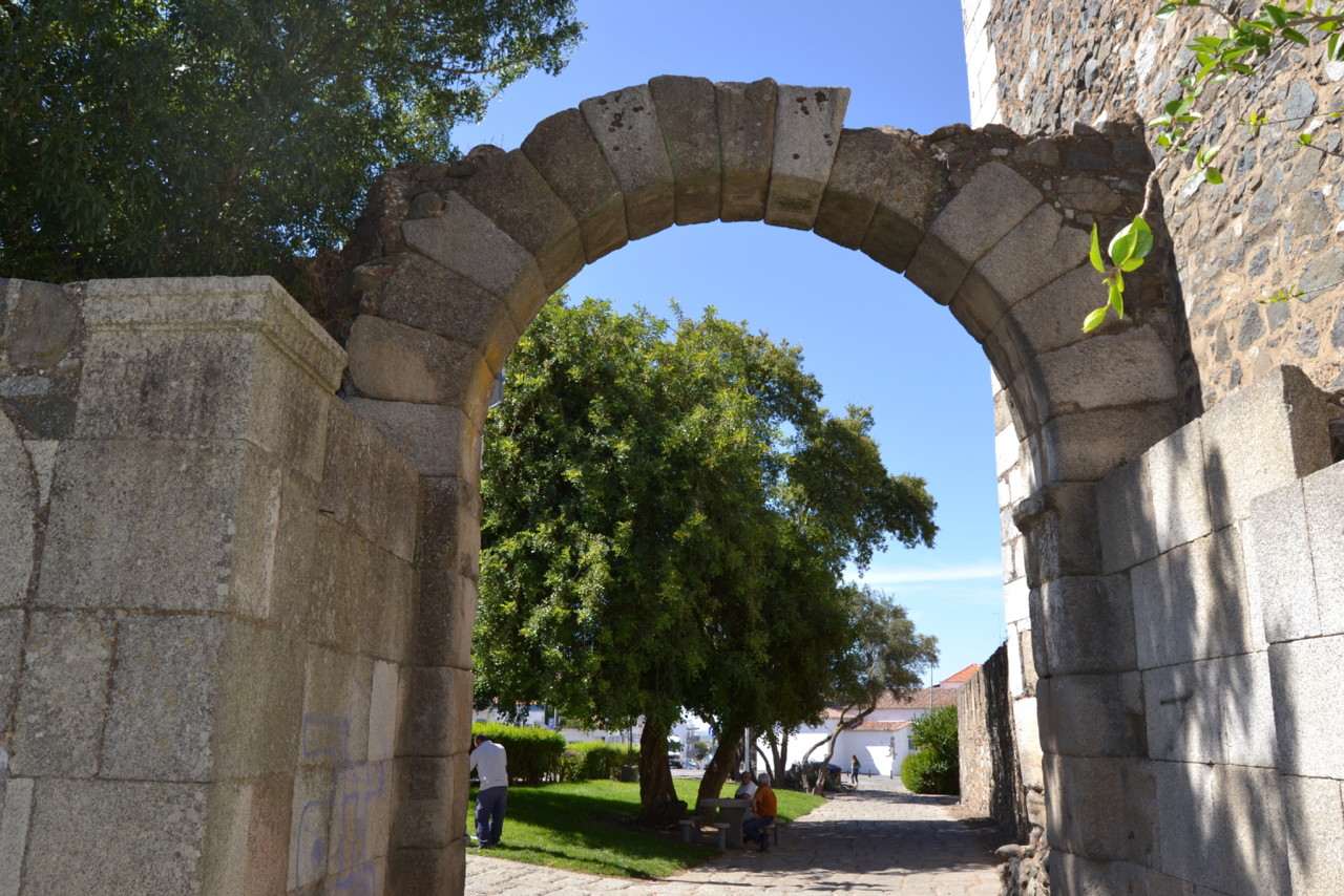 Porta de Évora.JPG Porta de Évora.JPG