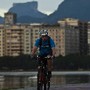 Amanhecer - Aterro do Flamengo - Homem pedala na m