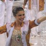 Carnaval Grazi Massafera atriz desfila descalça