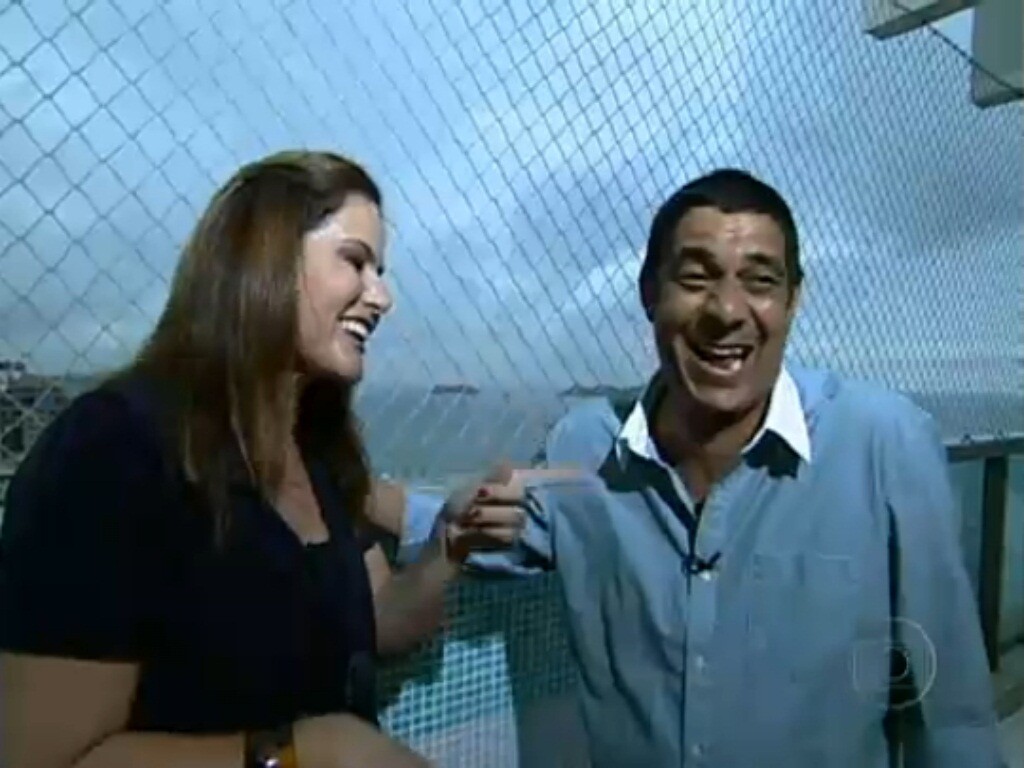 Zeca Pagodinho em seu apartamento na Barra da Tiju