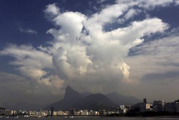 Amanhecer no Rio - C&eacute;u encoberto na manh&atilde; deste 