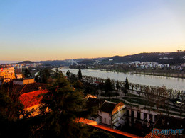 Zona do rio em Coimbra ao pôr-do-sol