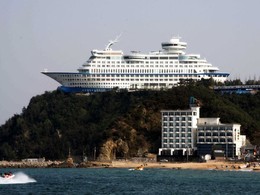 O Sun Cruise Resort & Yacht é um hotel que fica d