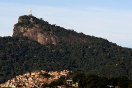 Cristo Redentor, visto do Centro do Rioo céu aind