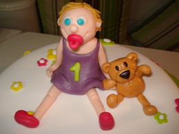 Bolo motas+ aniv M+ presentes+violeta 160.jpg