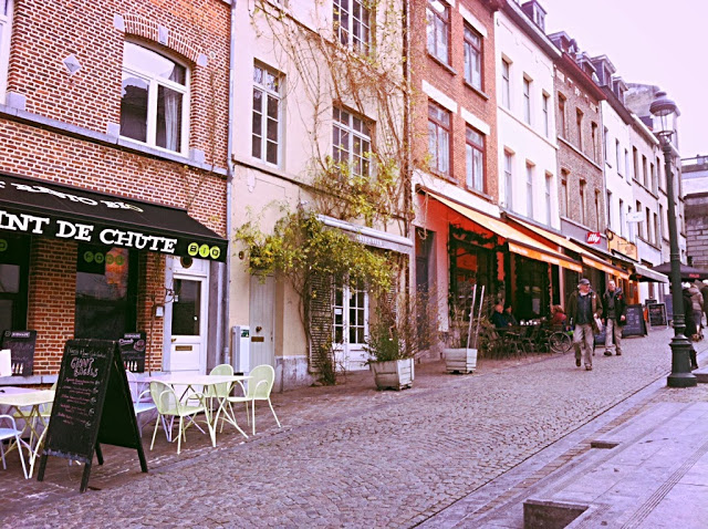 Bruxelas + locais para visitar em Bruxleas + Marolles + Ascenseur des Marolles + domingos em Bruxelas + o que fazer em bruxelas Bruxelas + locais para visitar em Bruxleas + Marolles + Ascenseur des Marolles + domingos em Bruxelas + o que fazer em bruxelas
